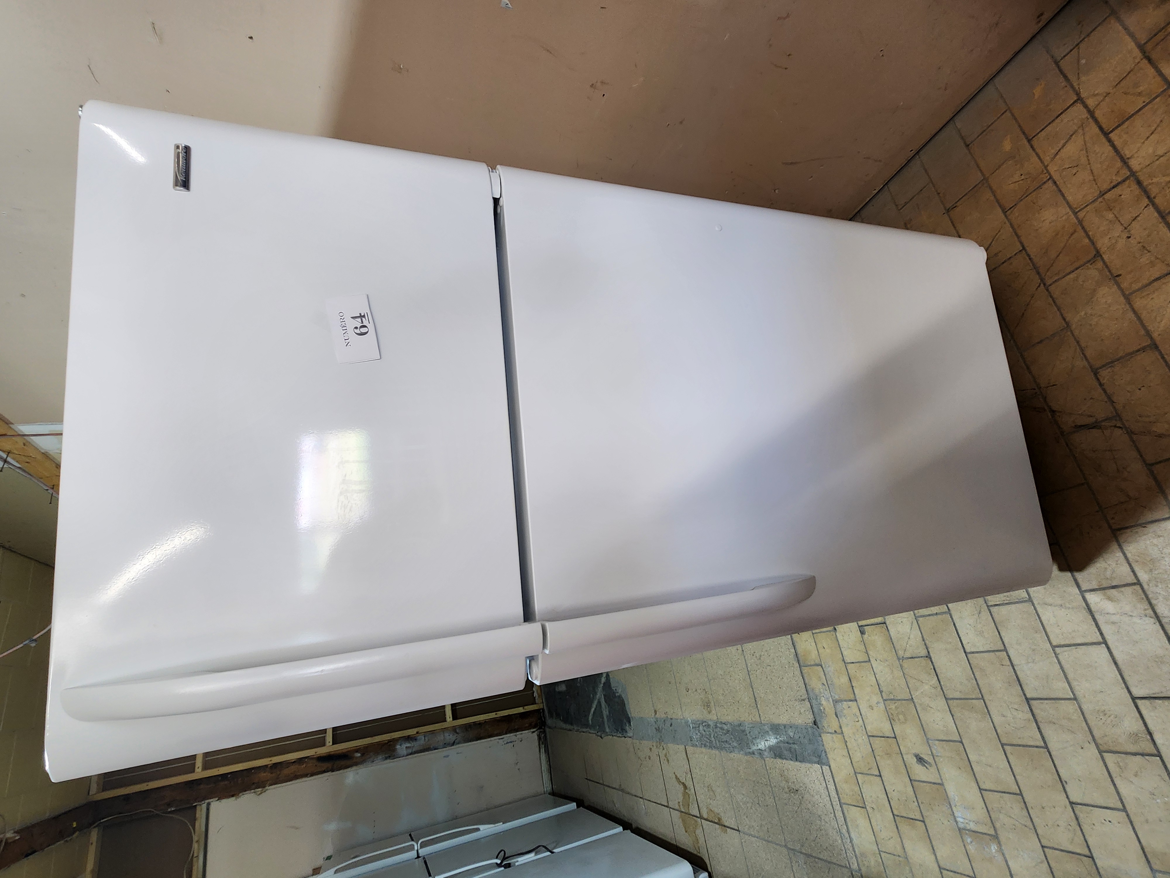 #64 REFRIGERATEUR CONGELATEUR EN HAUT 