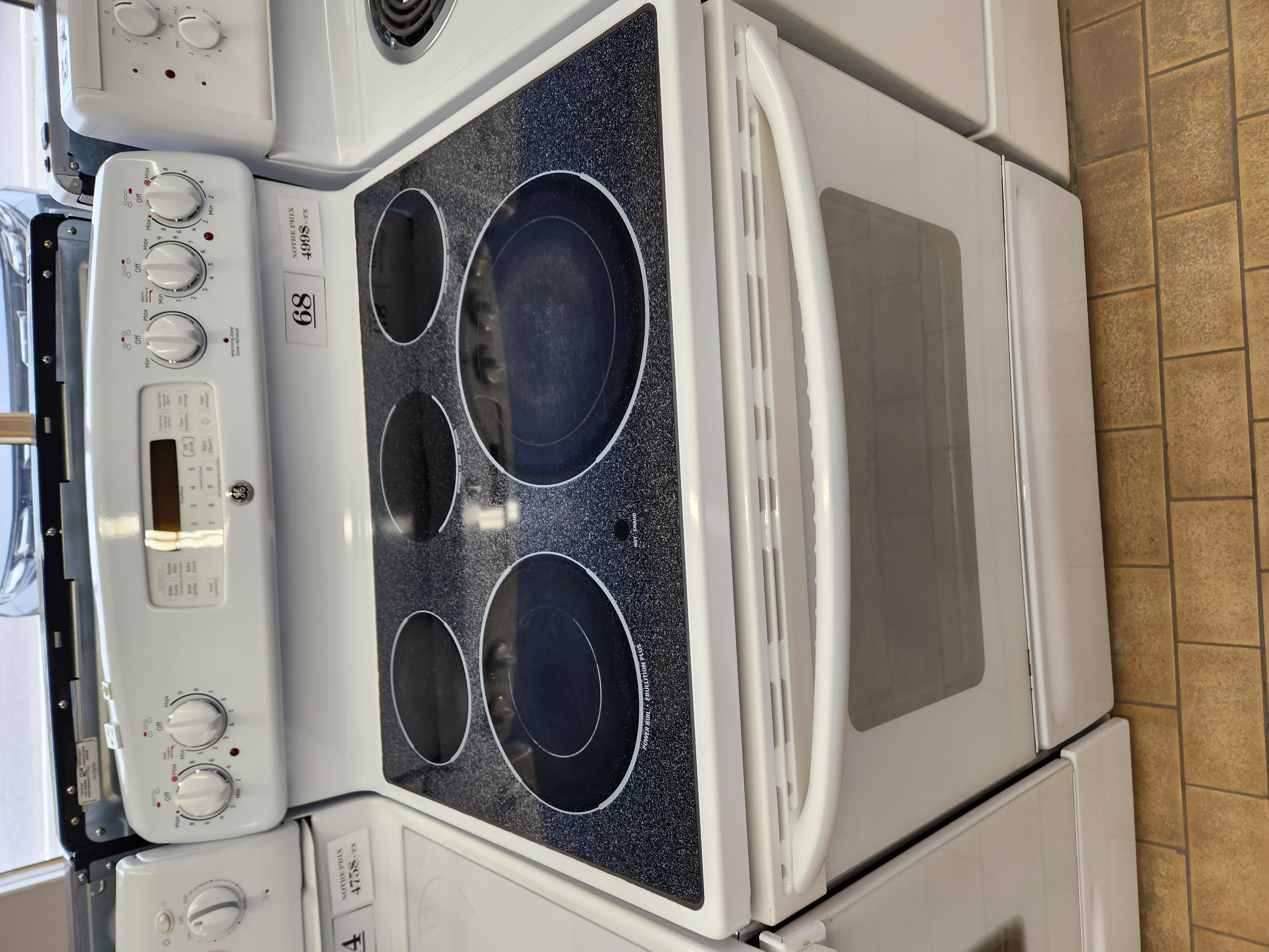 68-CUISINIERE VITROCERAMIQUE