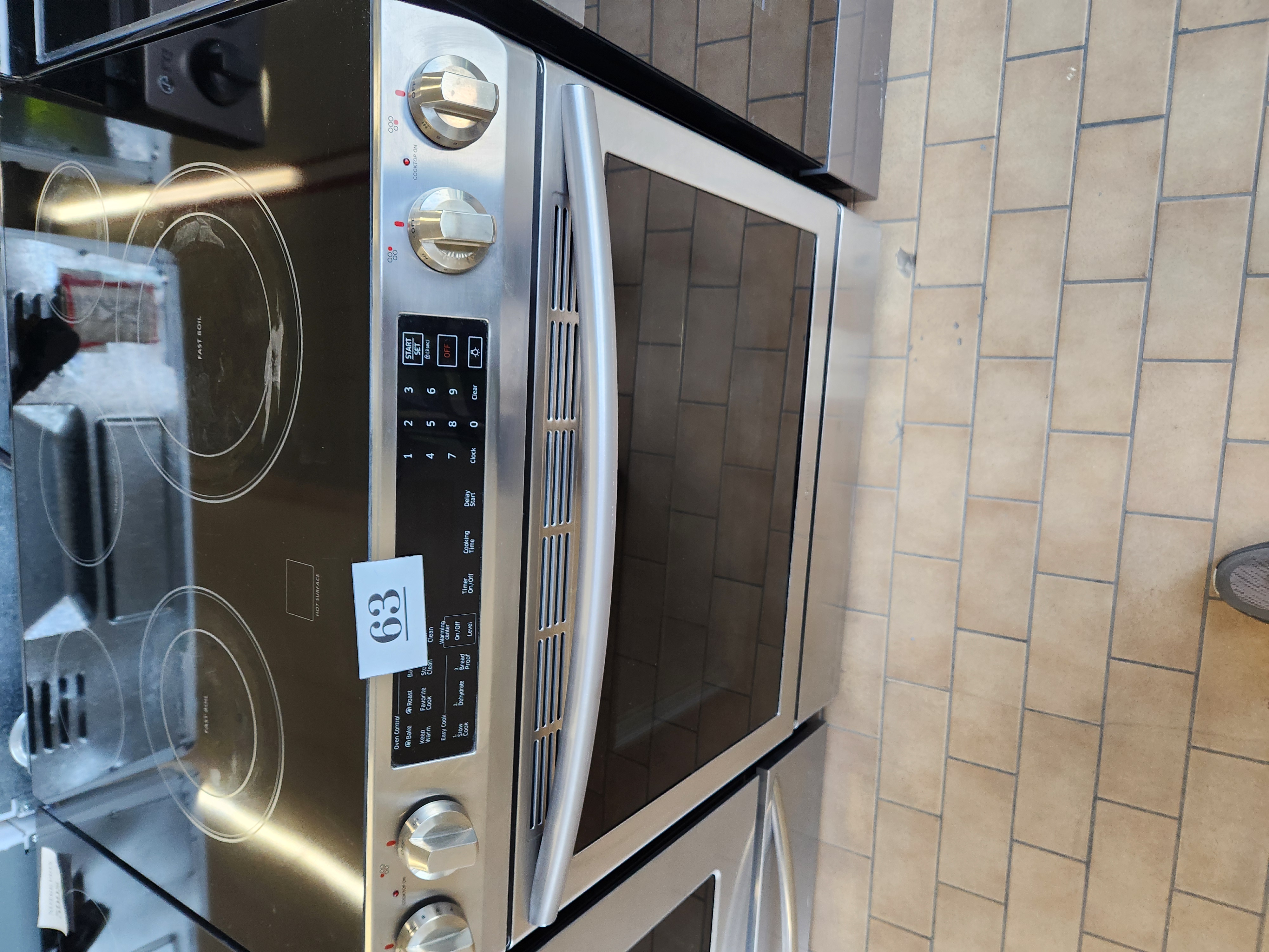 63- CUISINIERE  A ENCASTRER INOX