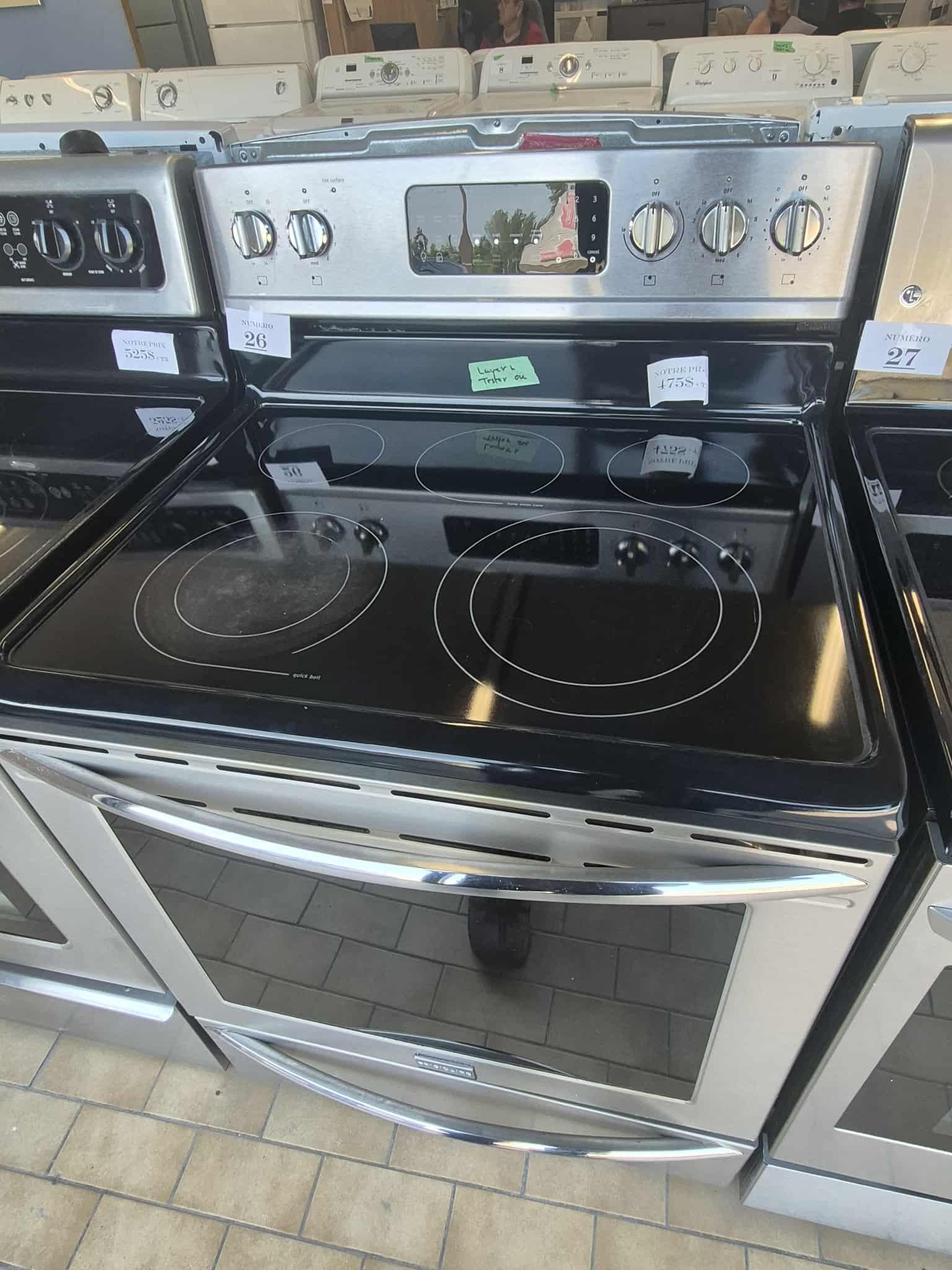 #26 Cuisinière Frigidaire – Stainless vitrocéramique