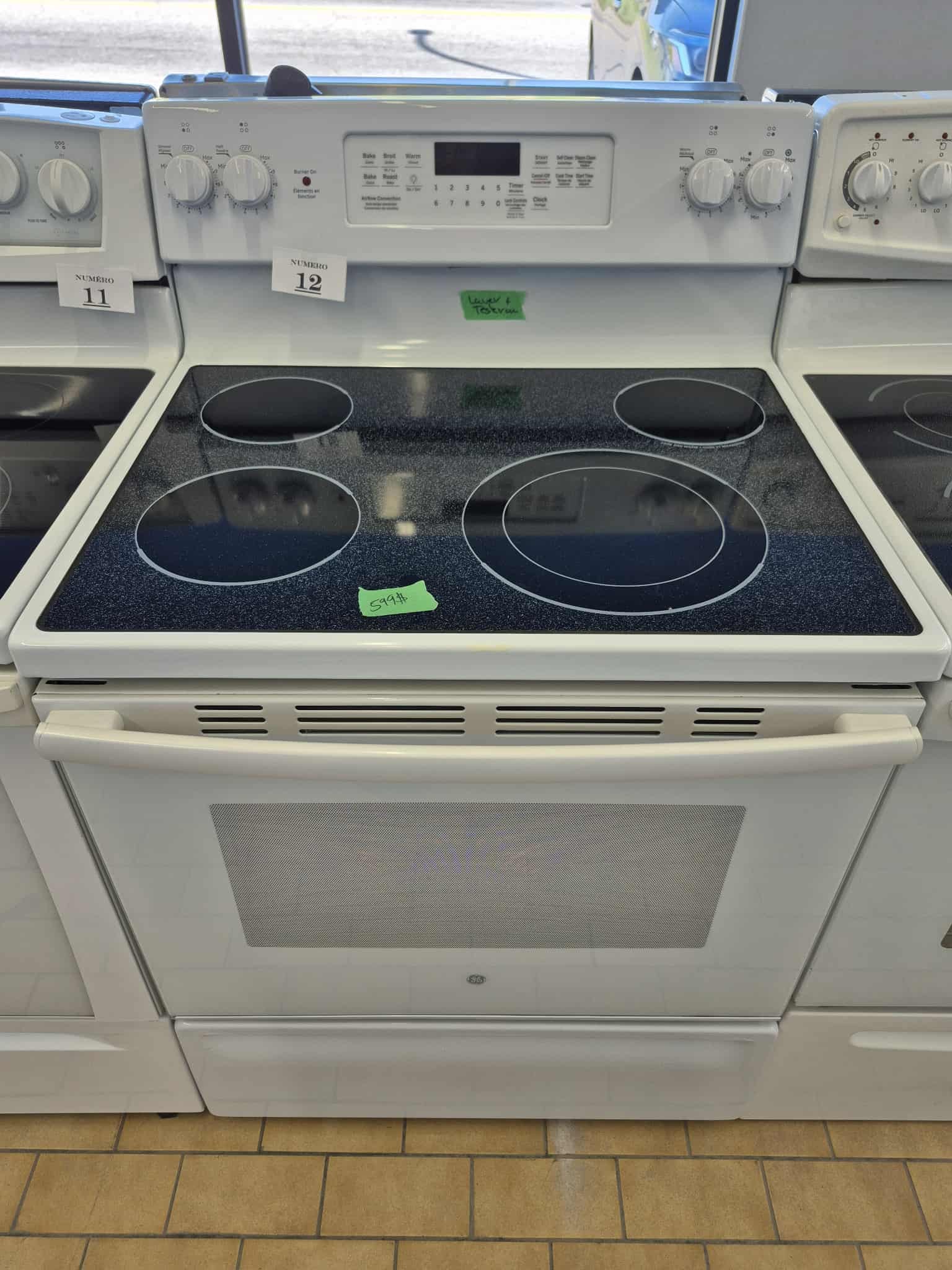 #12 Cuisinière GE vitrocéramique