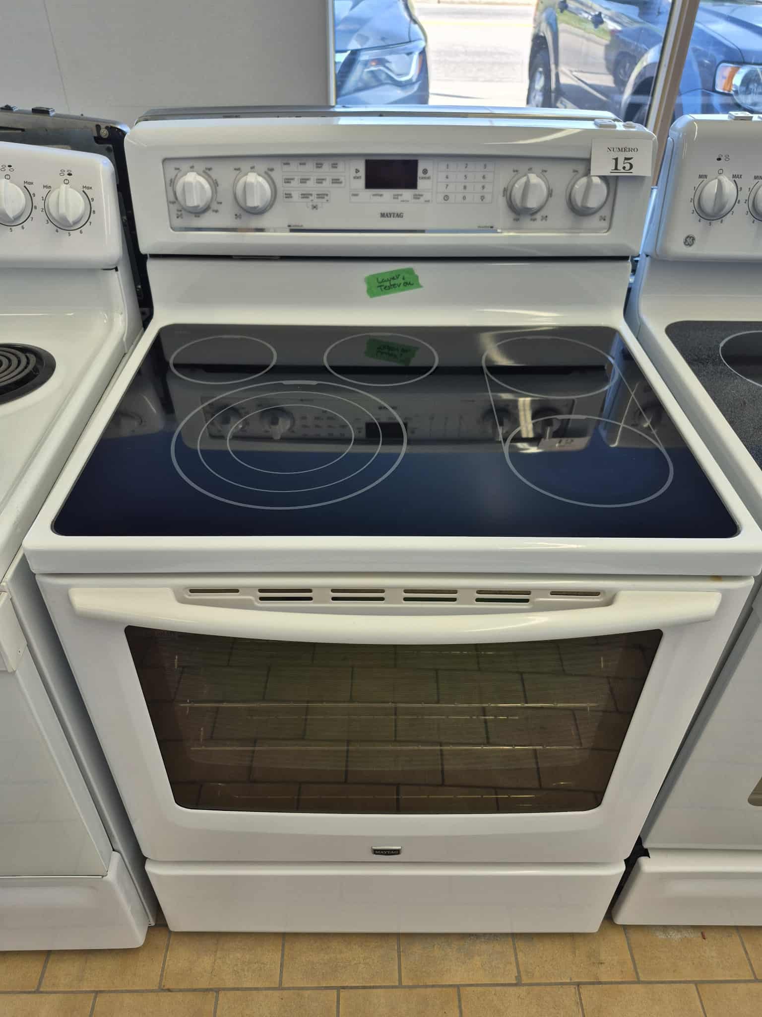 #15 Cuisinière DeLuxe Whirlpool