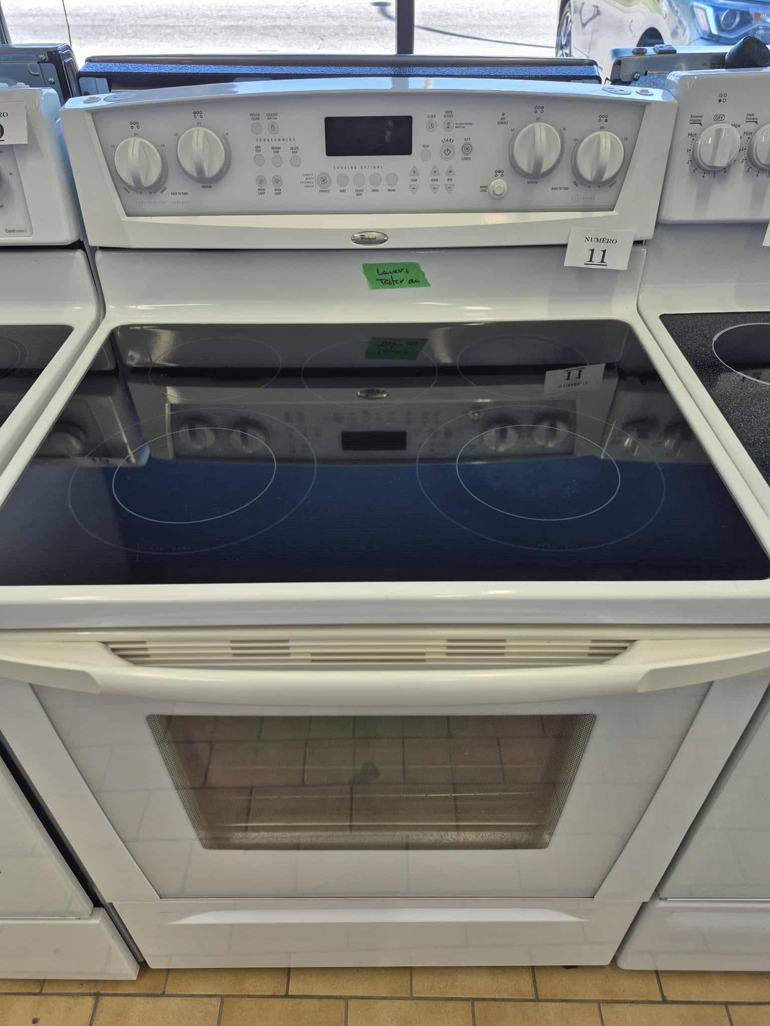 #11 Cuisinière Whirlpool vitro autonettoyante