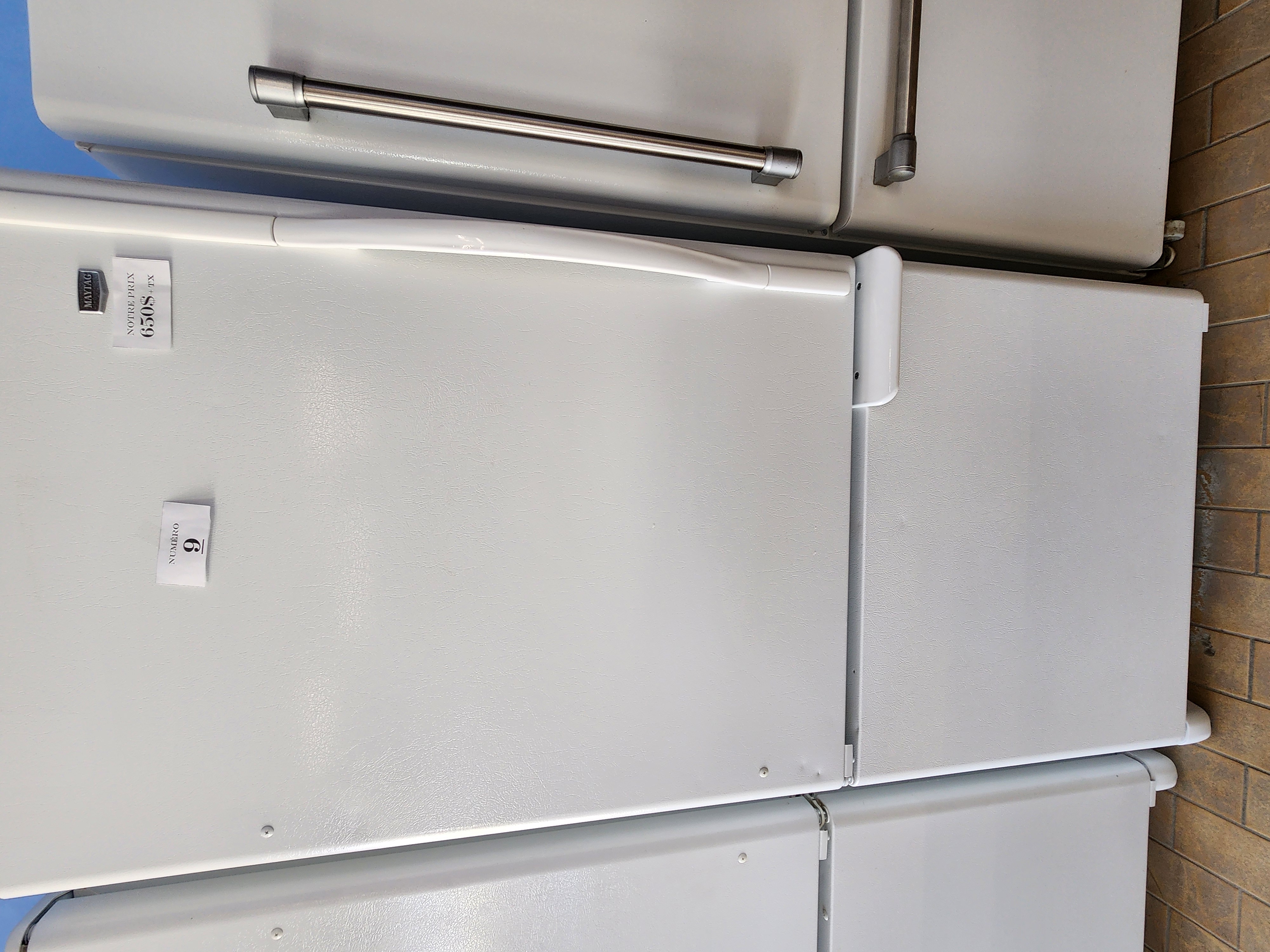 #9 REFRIGERATEUR CONGELATEUR EN BAS