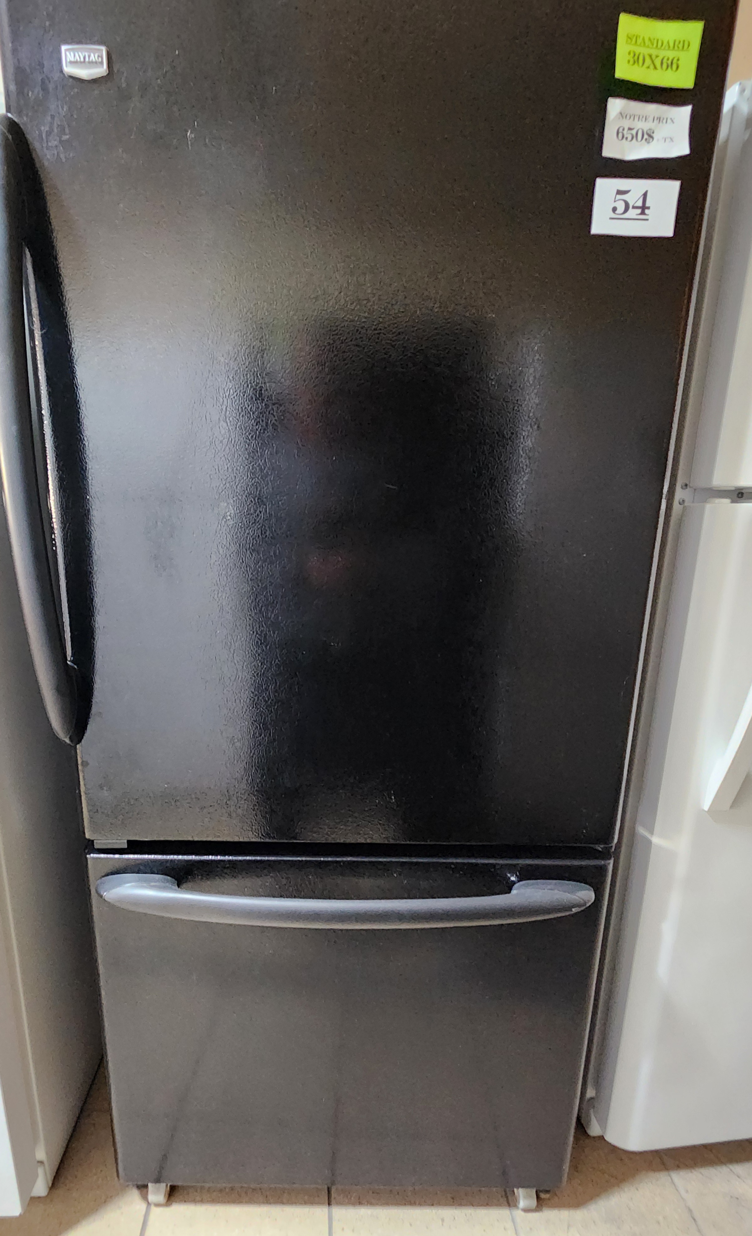 54-REFRIGERATEUR CONGELATEUR EN BAS NOIR  