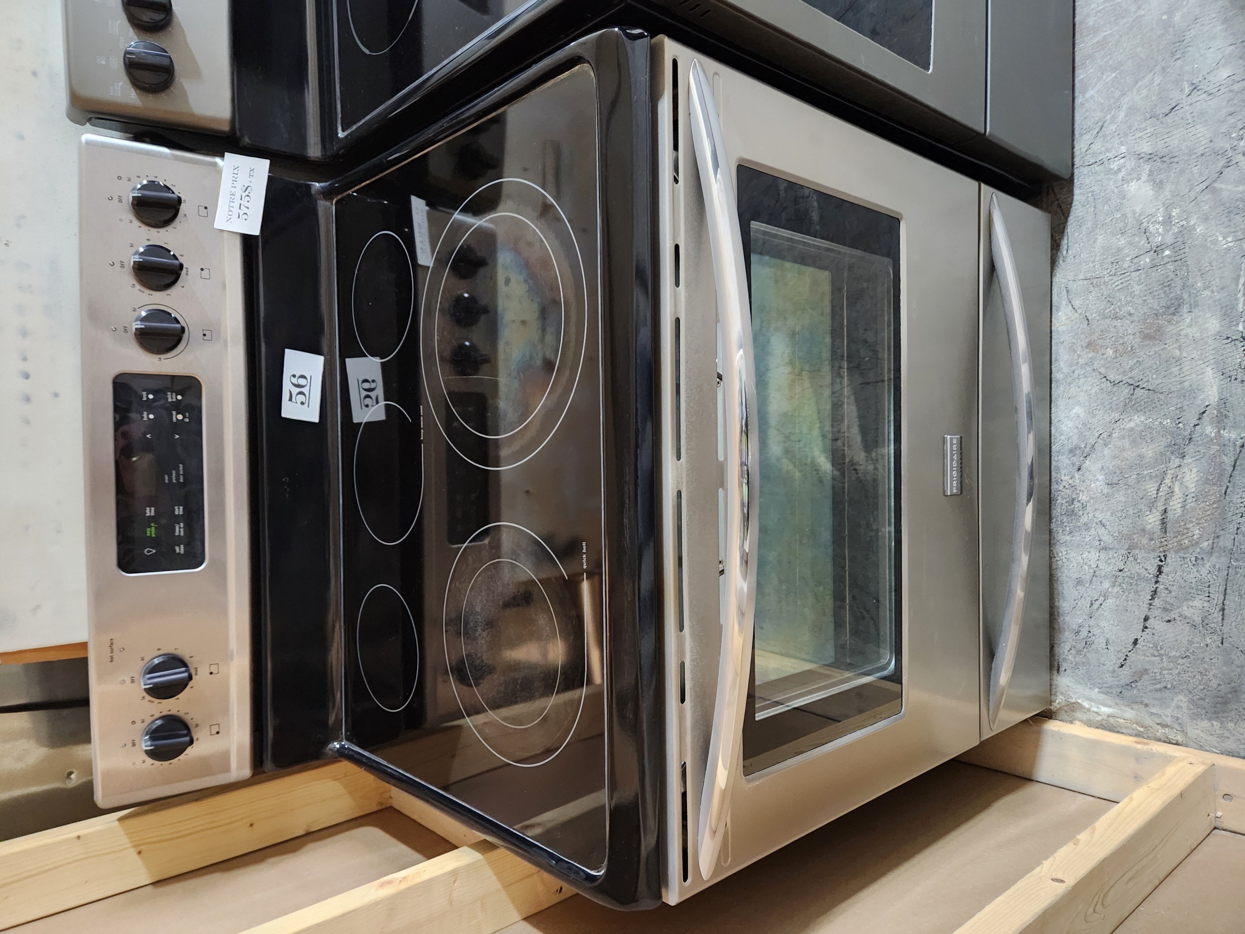 #56 CUISINIERE VITRO INOX