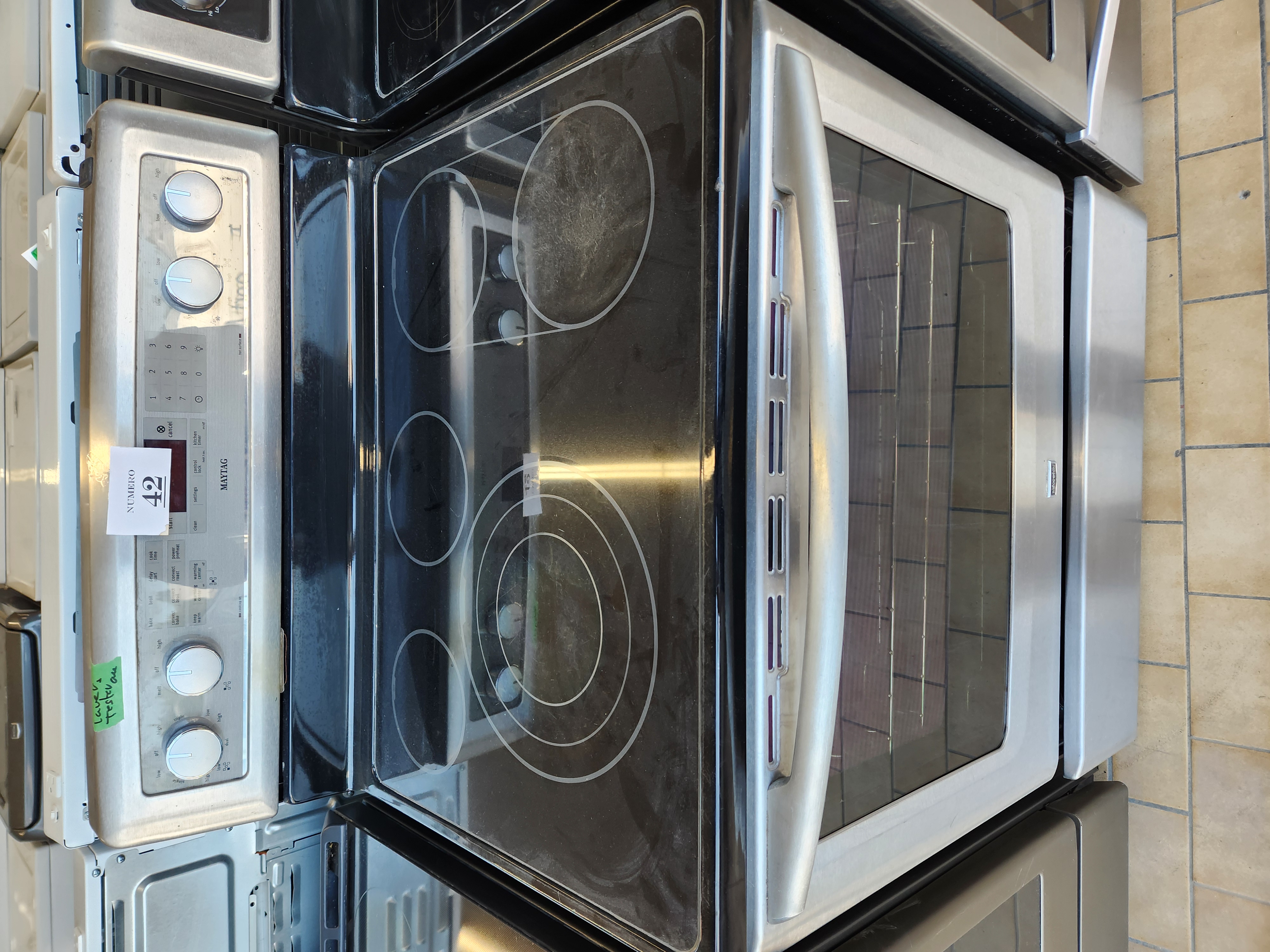 #42  CUISINIERE 