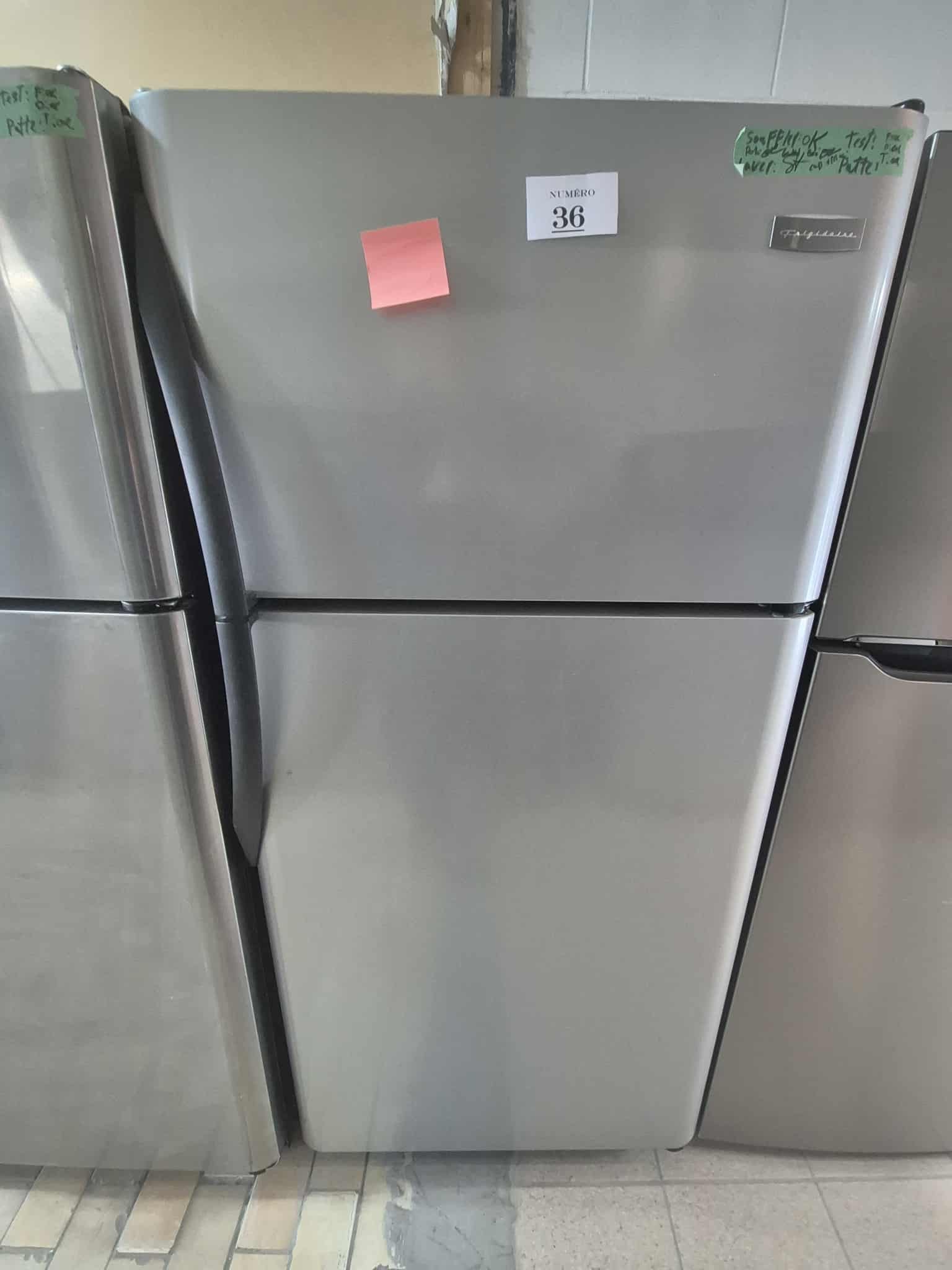 #36 Réfrigérateur Frigidaire – Imitation stainless