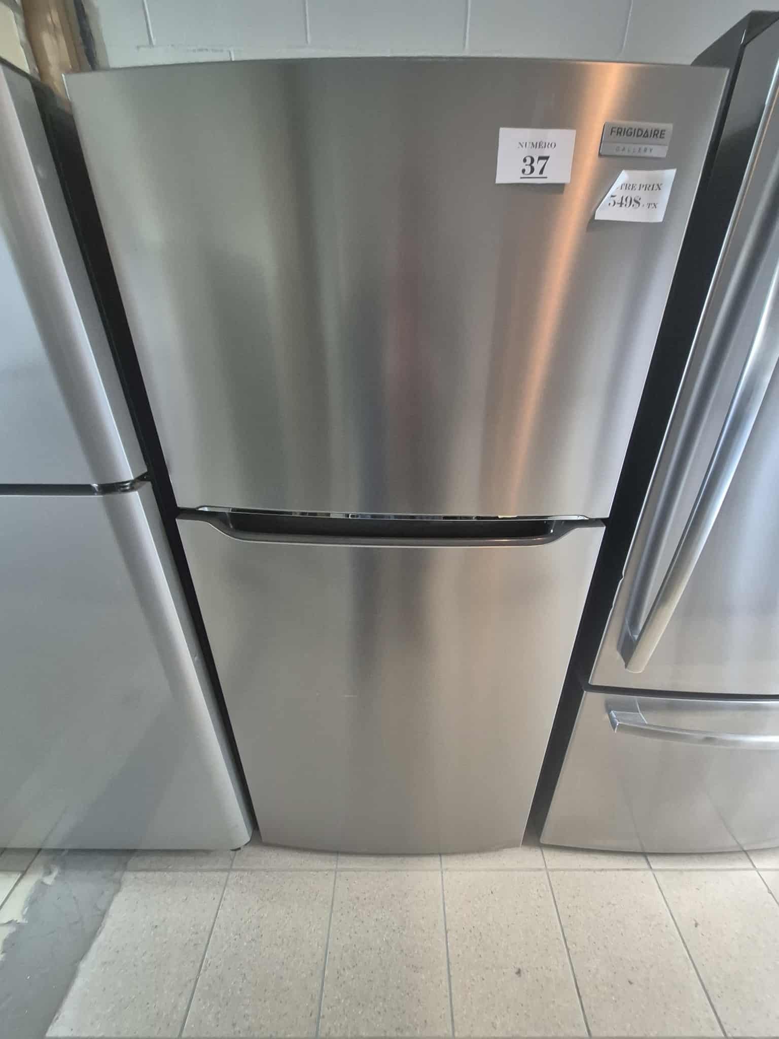 #37 Réfrigérateur Frigidaire – Stainless, haut (superbe)