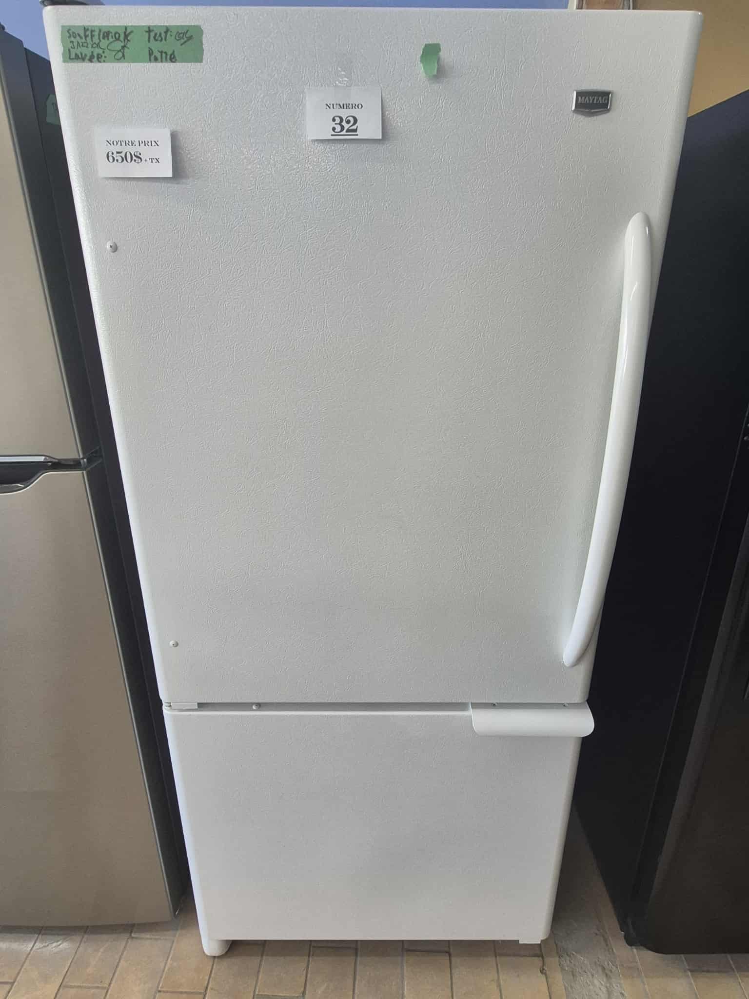 #32 Réfrigérateur Maytag – Congélateur bas, porte