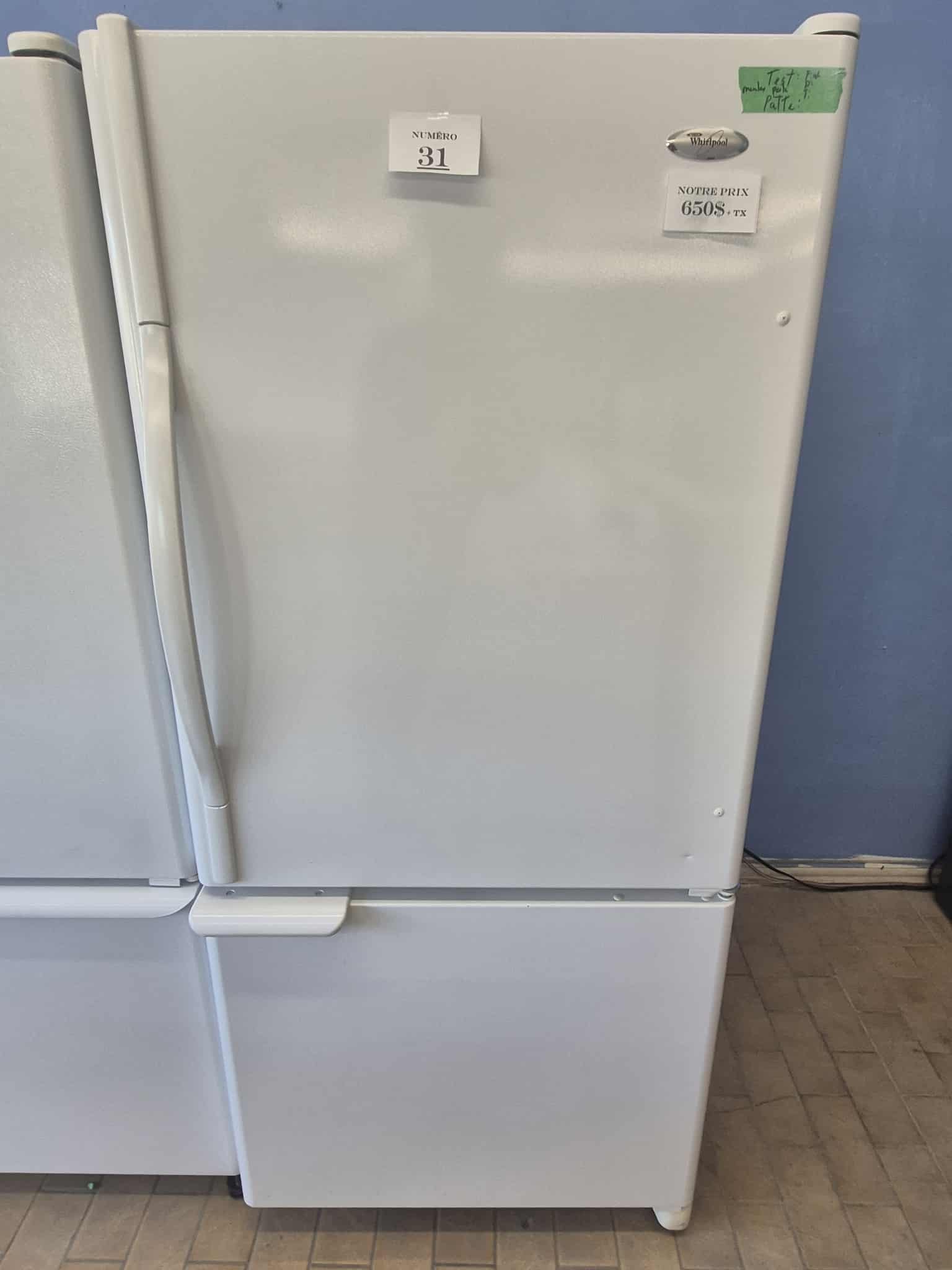 #31 Réfrigérateur Whirlpool – Congélateur bas, porte (2)
