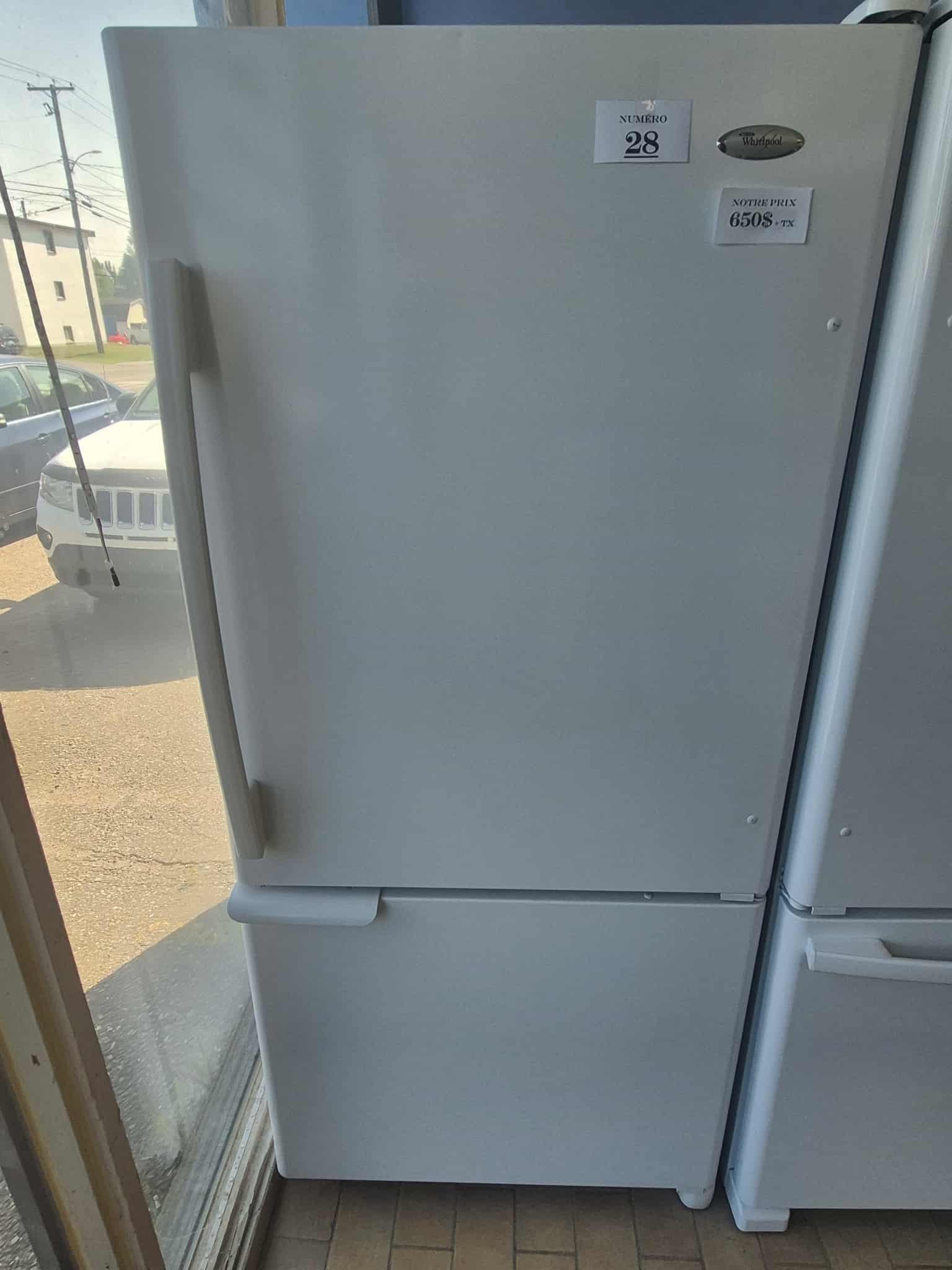 #28 Réfrigérateur Whirlpool – Congélateur bas, porte
